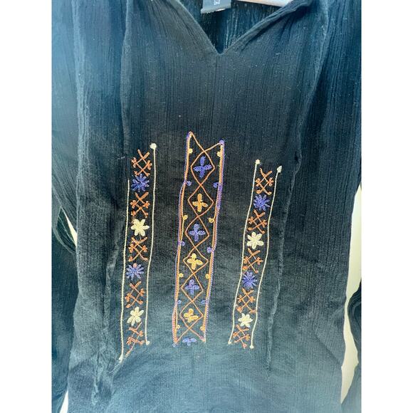 First vision top women’s size medium black embroidered cotton flare sleeves VTG - Picture 6 of 8